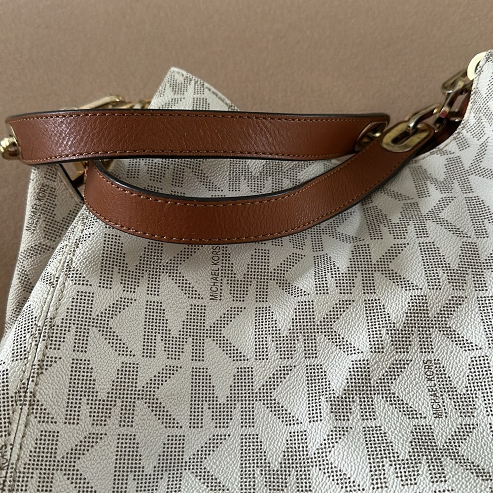 MICHAEL Michael Kors White and Tan Shoulder Bag w/wallet - Picture 5 of 9